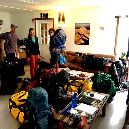 Base Camp Anchorage Hostel מראה חיצוני תמונה